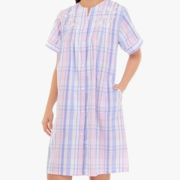 Miss Elaine Women's Short Seersucker Robe Plaid Embroidered Floral Size S - Picture 12 of 12
